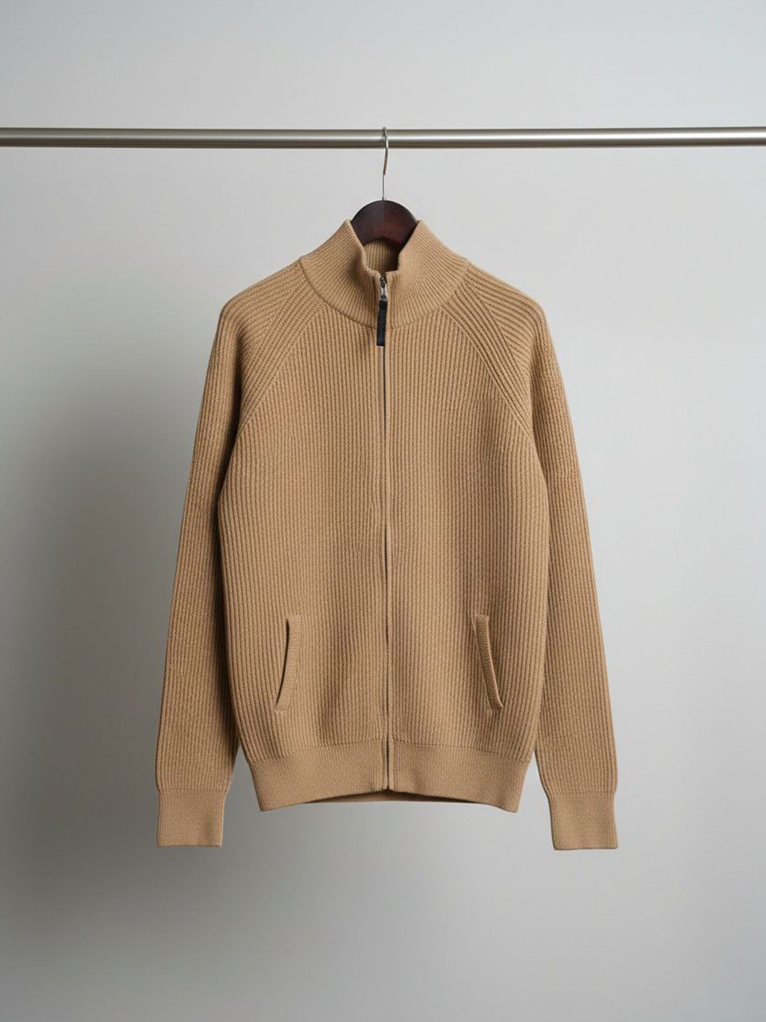 Veste tricotée entièrement zippée 