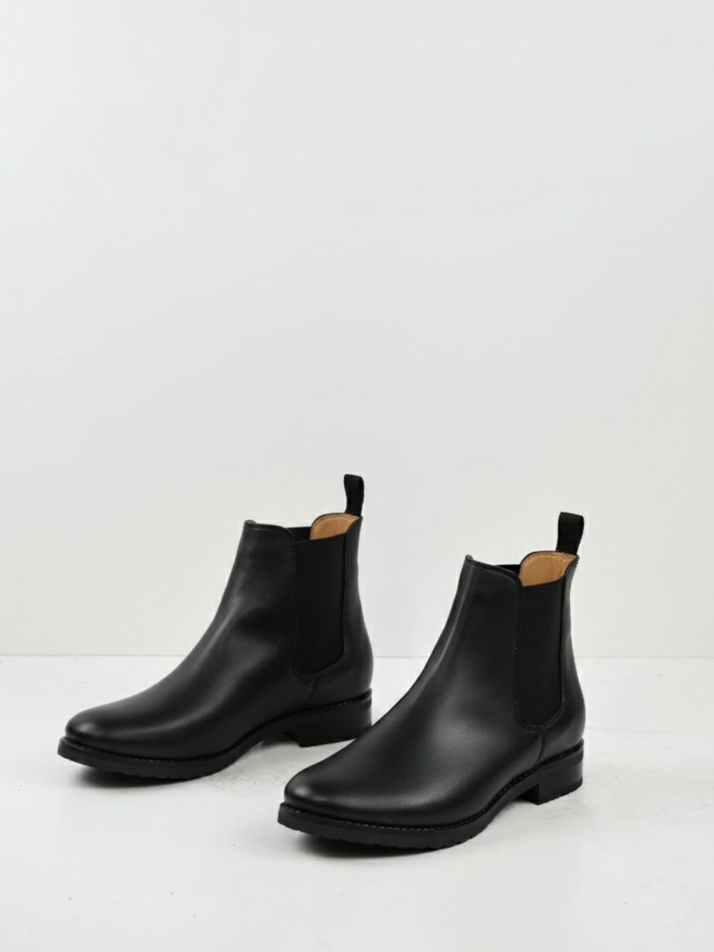 Luxe Smart Chelsea Boots