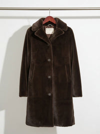 Manteau en fourrure végétalienne recyclée 