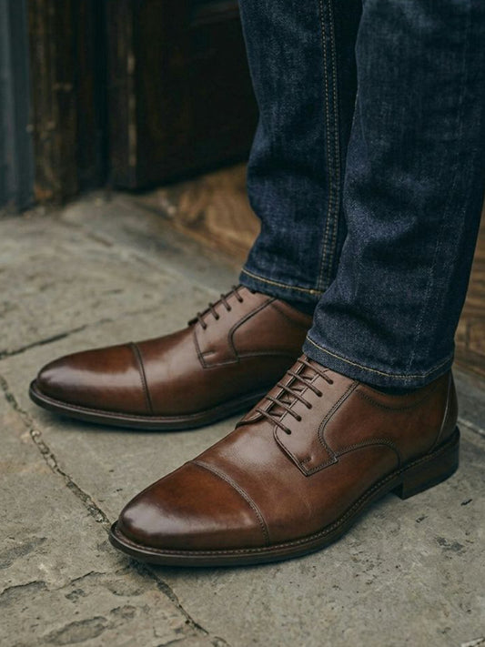 Black vegan waterproof Derby shoes on WVS box – square toe, bio-based vegan leather, made in Portugal
