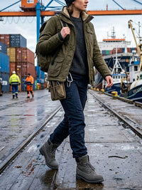 Bottes de quai isolées 