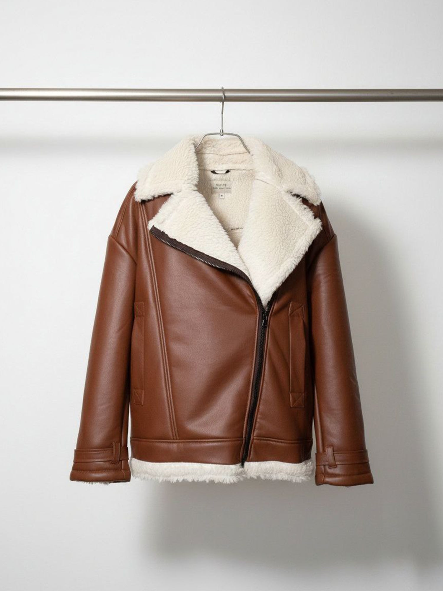 Veste aviateur surdimensionnée en peau lainée végétalienne recyclée