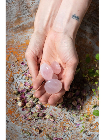 Earth To You London Rose Quartz Gua Sha For Refreshed And Energized Eyes